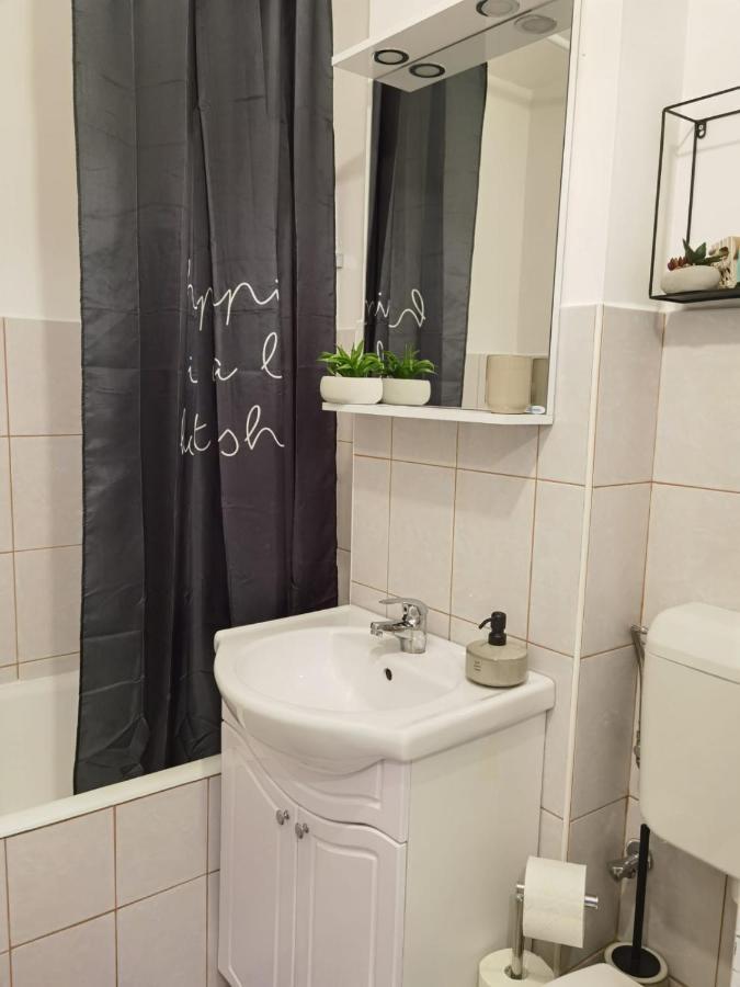Focus Room Миеркуря Чук Екстериор снимка