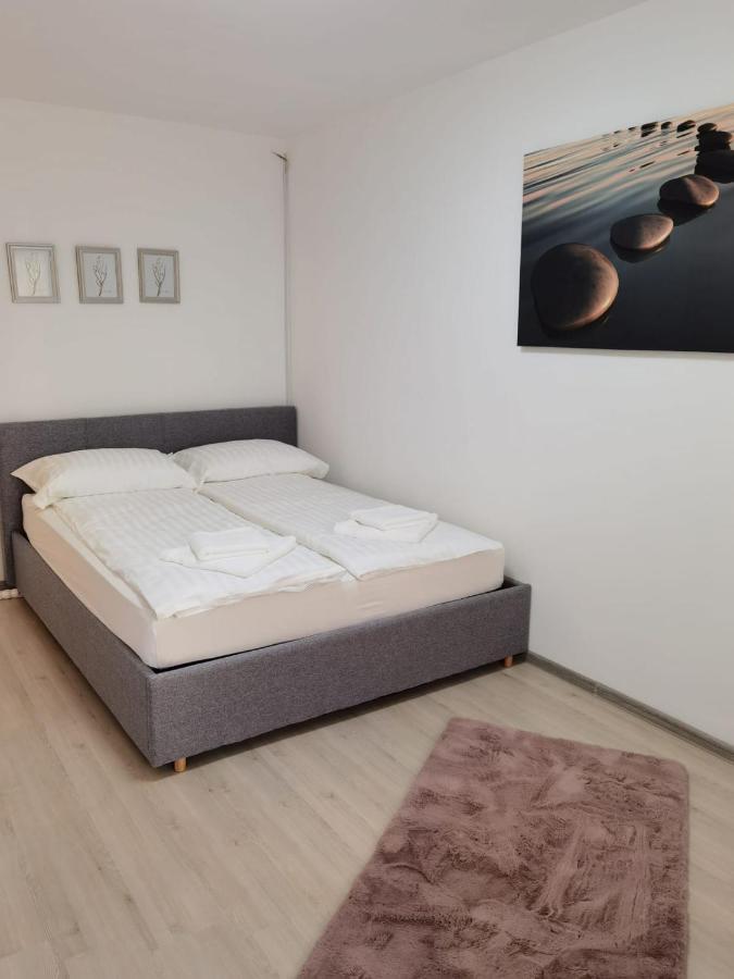 Focus Room Миеркуря Чук Екстериор снимка