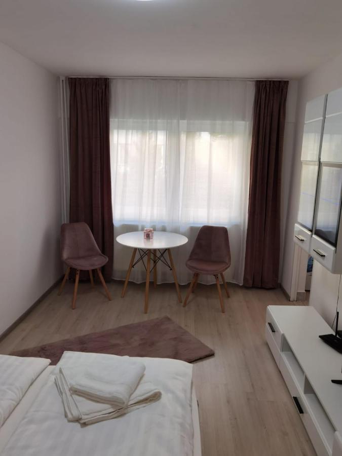 Focus Room Миеркуря Чук Екстериор снимка